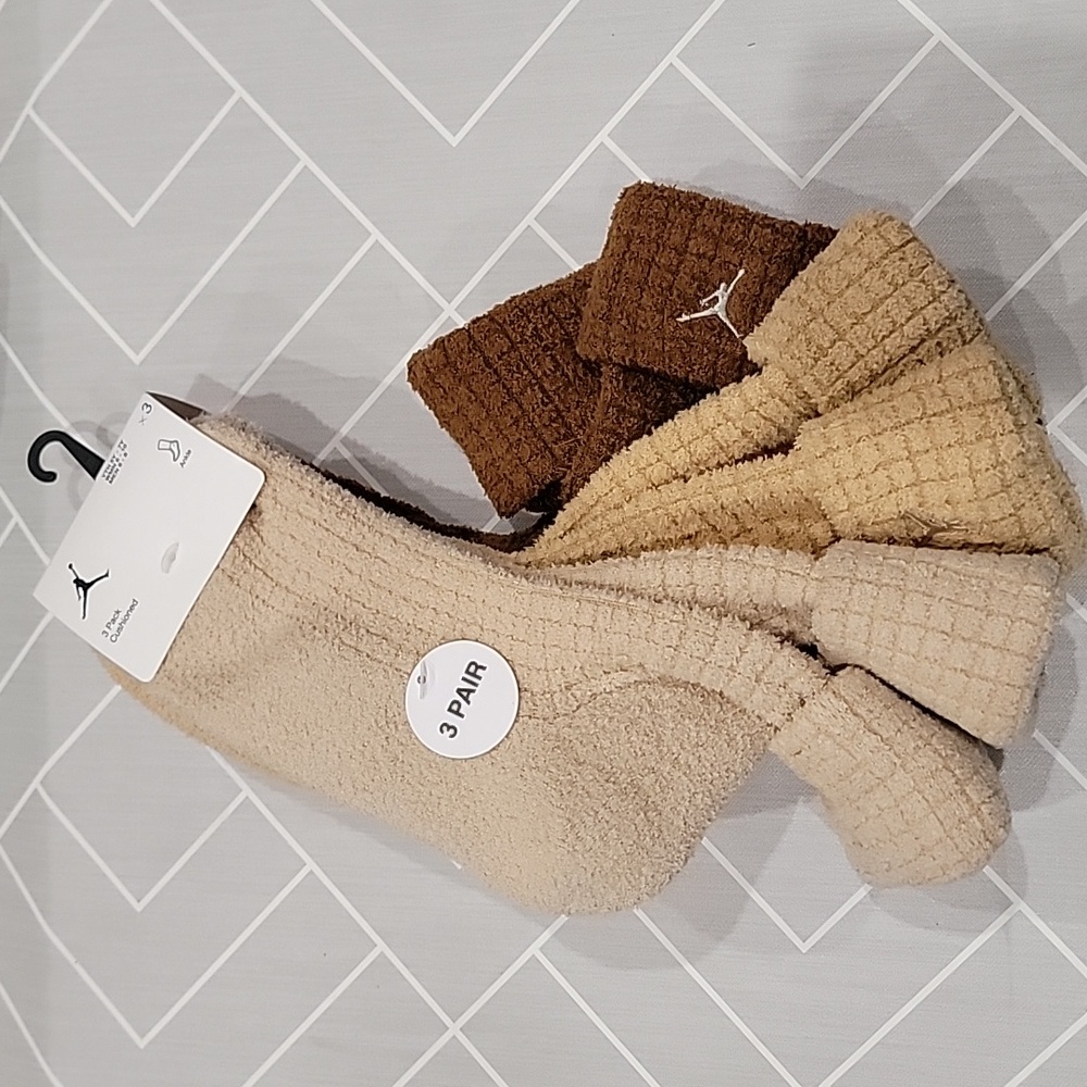 NWT UNISEX Jordan Fuzzy Socks